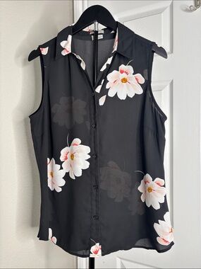 Van Heusen Black Sleeveless Floral Button-Front Blouse